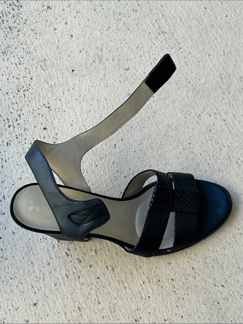 Women's Black Textured Strap Block Heel Sandals